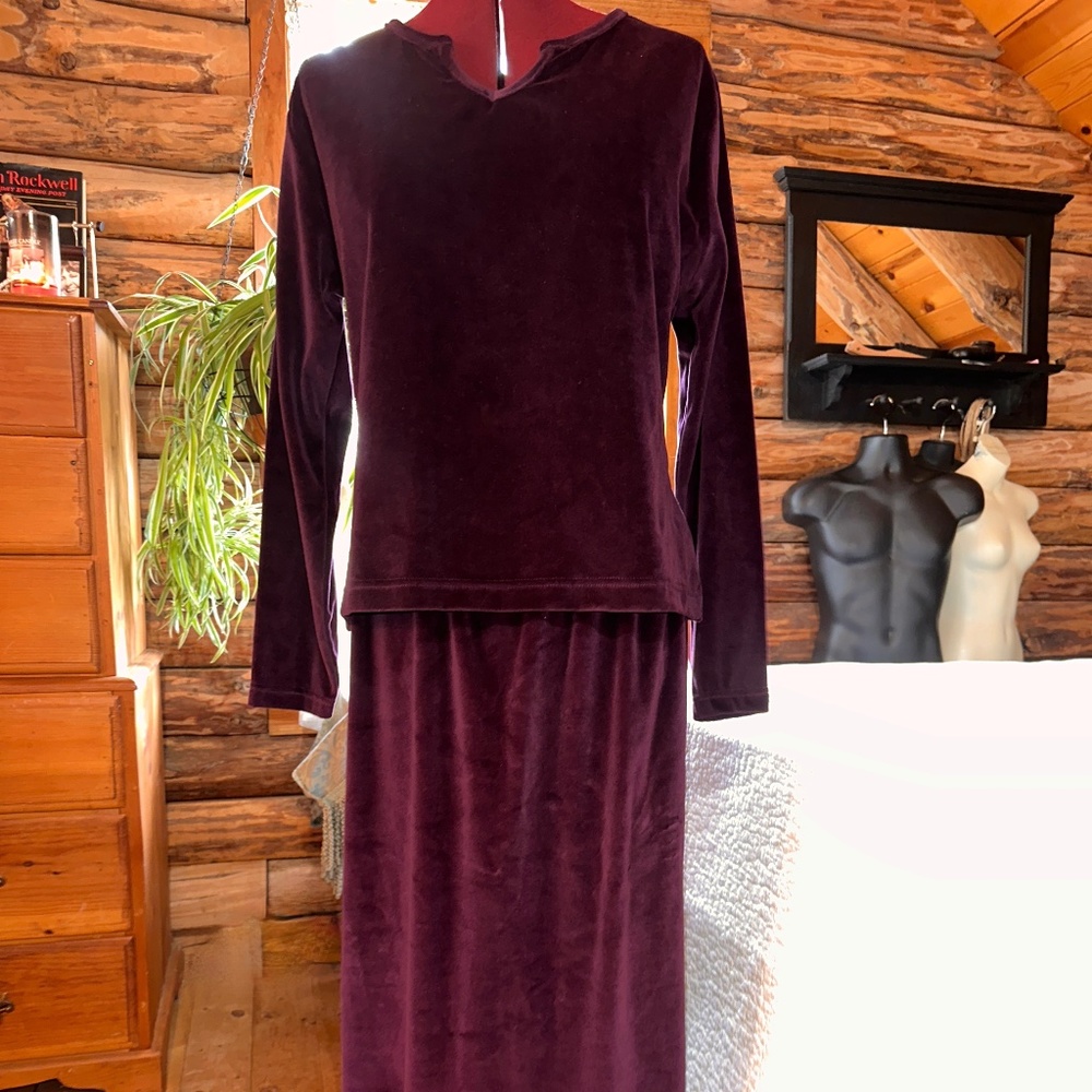 Stephanie Andrews Women's 2-pc Purple Velour Maxi Skirt & Long Sleeve Top XL